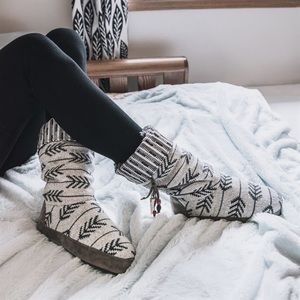 Adorable Arrow Slipper Boots with Tassels (NWT)